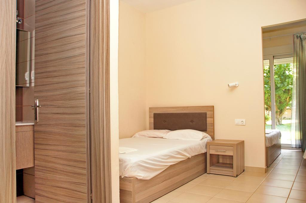 Priona Rooms Paralía Skotínis Екстериор снимка